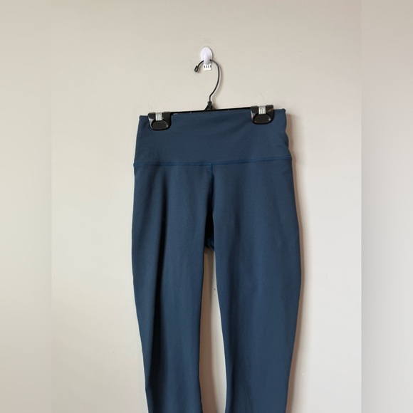 Fabletics Women's Blue Leggings size small - Picture 2 of 6